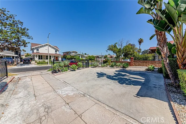 120 N HOBART Boulevard photo 5