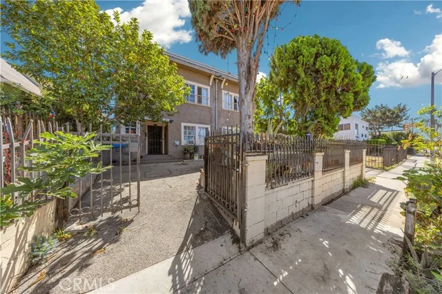 1528 2nd Avenue photo 3
