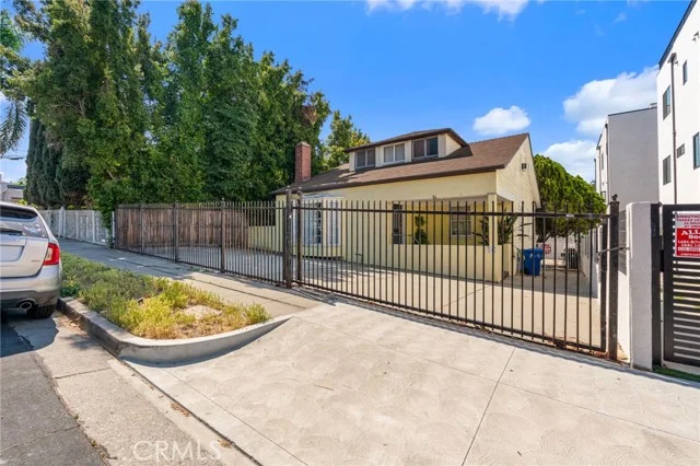 4458 Maplewood Avenue photo 2