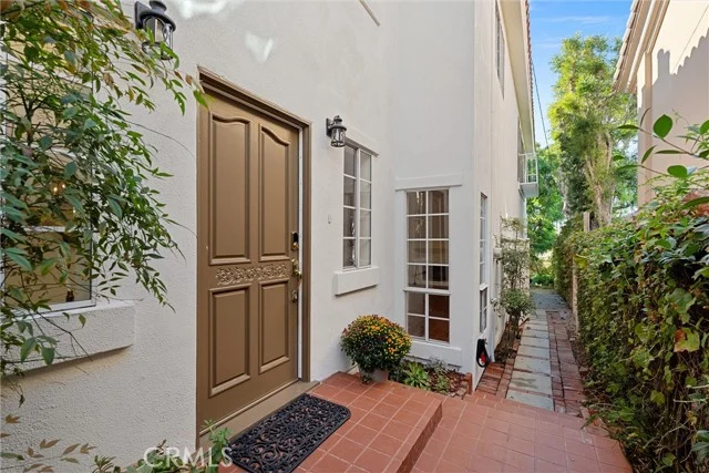 646 Avenue B photo 3