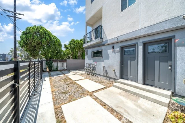 4103 S Normandie Avenue photo 3
