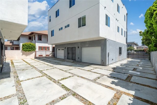 4103 S Normandie Avenue photo 4