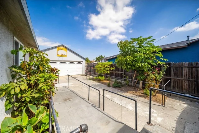 4125 Lennox photo 5