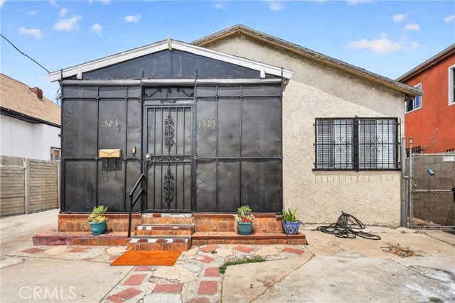 1523 E Vernon photo 2