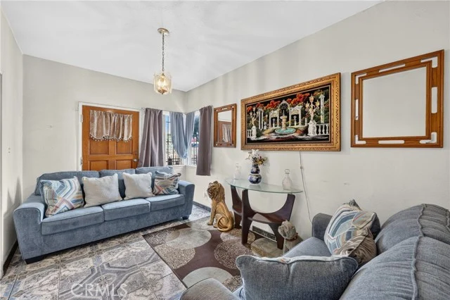 1523 E Vernon photo 5