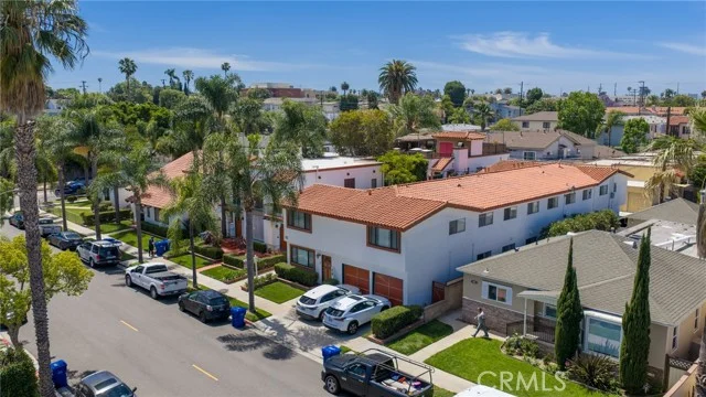 825 Roswell Avenue photo 2