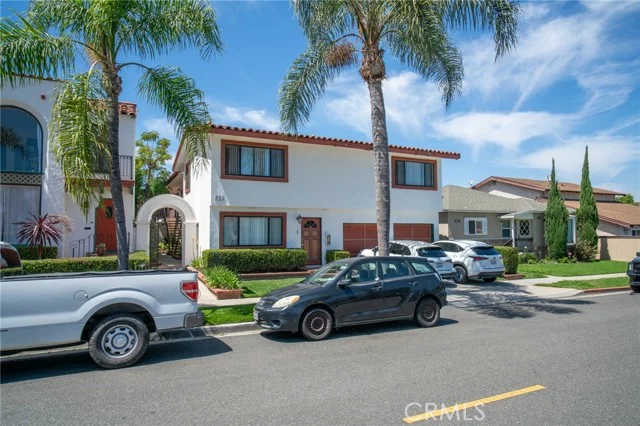 825 Roswell Avenue photo 3
