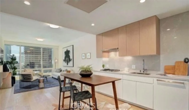 877 Francisco #707 photo 3