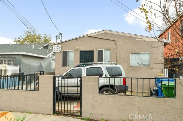 9538 Compton Avenue photo 2