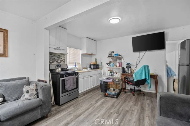 9538 Compton Avenue photo 4