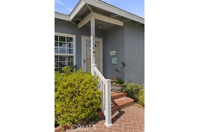 1759 W 244th photo 3