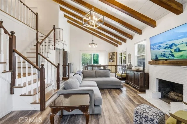 15808 Nordhoff, Los Angeles