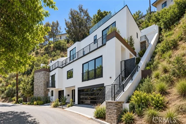 8633 Hollywood photo 2