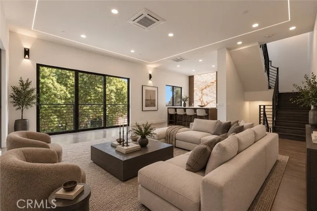 8633 Hollywood photo 5