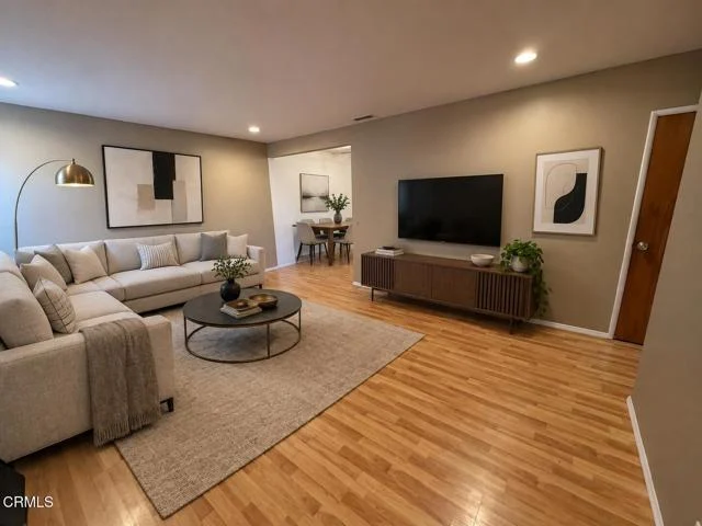 1422 E Mauretania Street photo 2