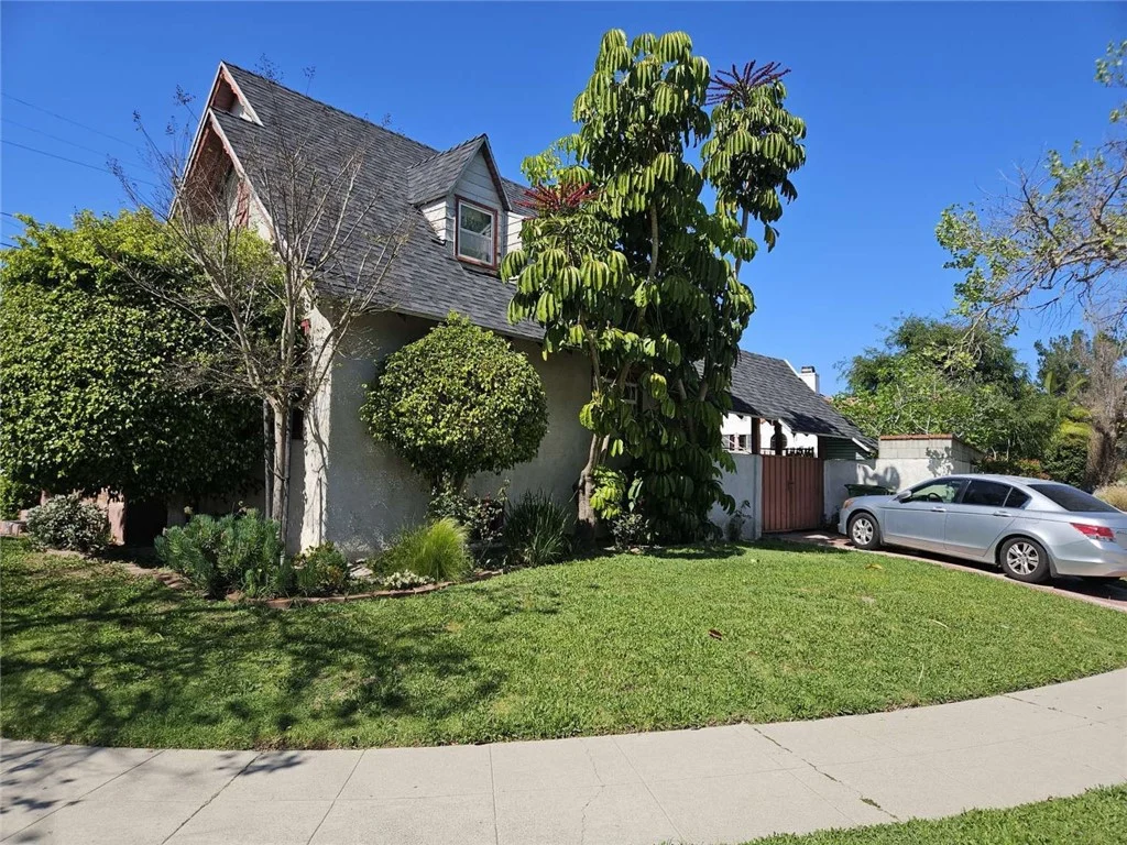 2642 Manning Avenue photo 2