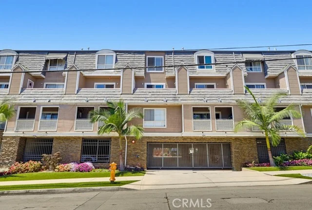 1355 Loma Avenue #311 photo 3