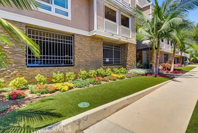 1355 Loma Avenue #311 photo 5