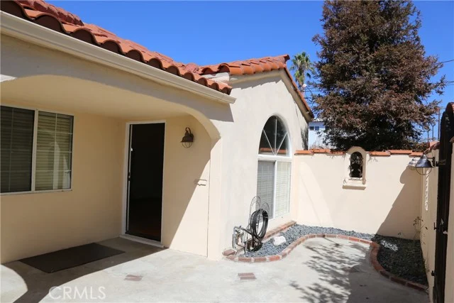 5315 Riverton Avenue photo 3