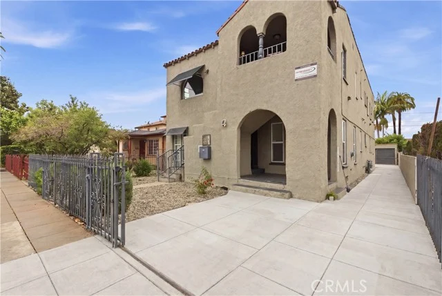 2911 S Palm Grove Avenue photo 4