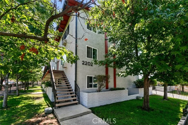 2208 Michigan Avenue photo 5