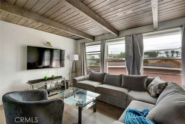 125 E Buckthorn photo 3