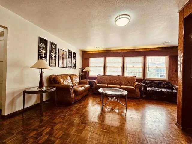 3333 Delta Avenue photo 2