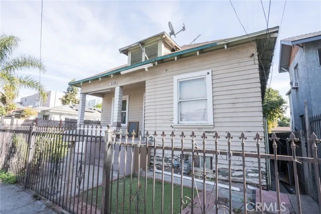 2126 Daly photo 2