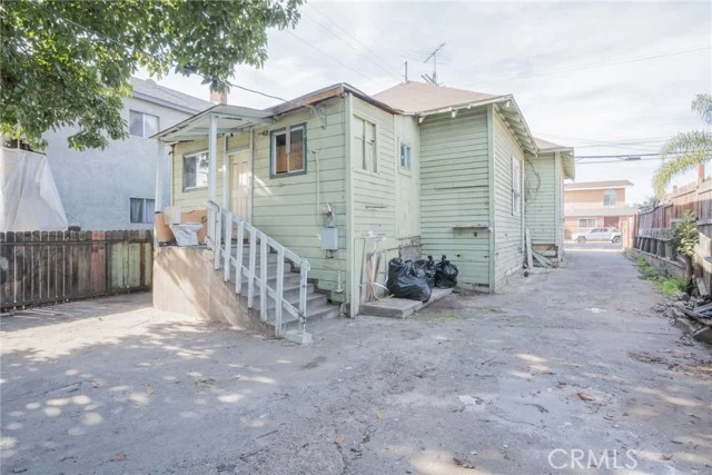 2126 Daly photo 3