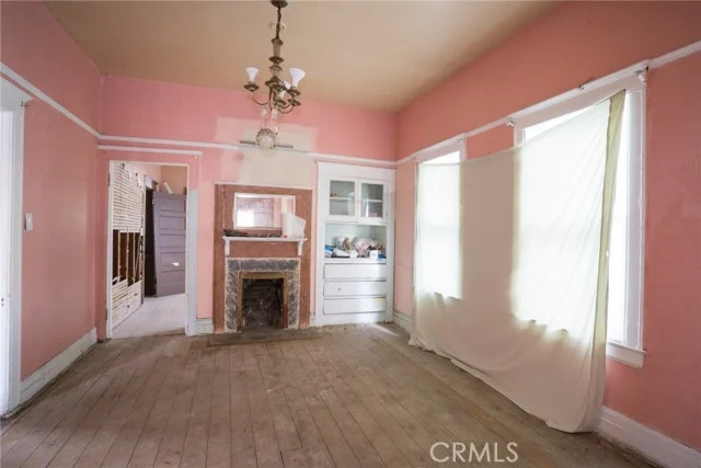 2126 Daly photo 4