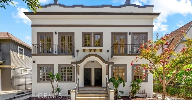 2220 Raymond, Los Angeles