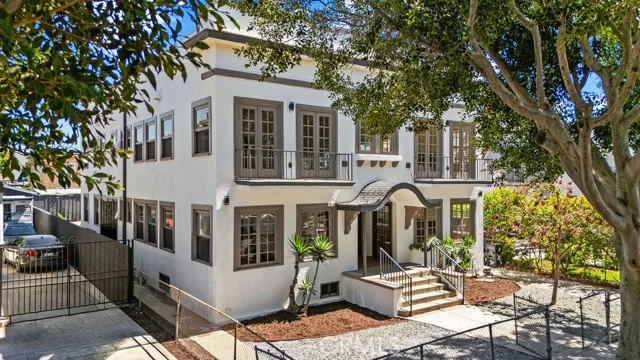 2220 Raymond photo 2