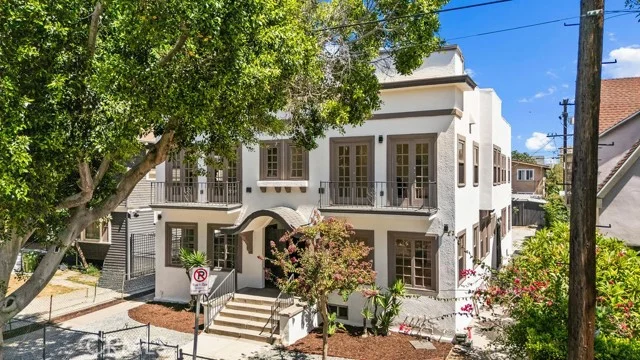 2220 Raymond photo 3
