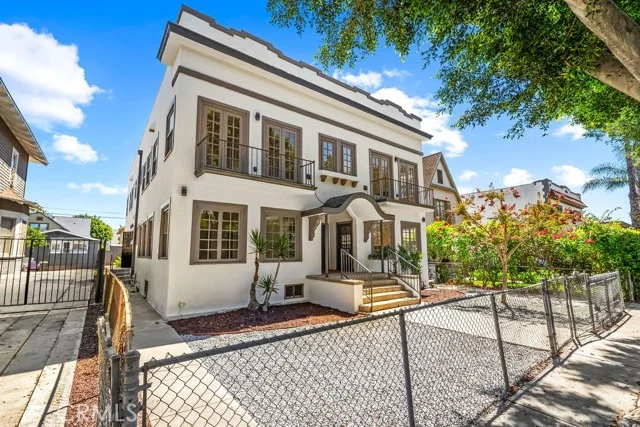 2220 Raymond photo 4
