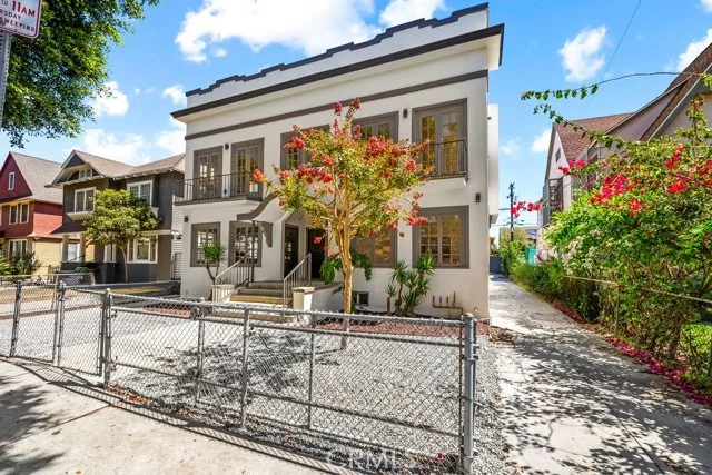 2220 Raymond photo 5