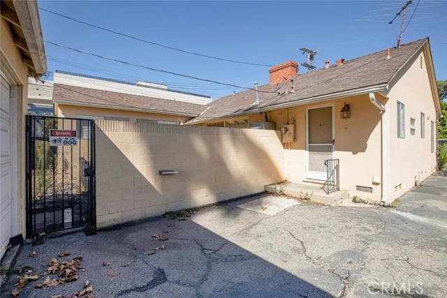 12922 Addison photo 2