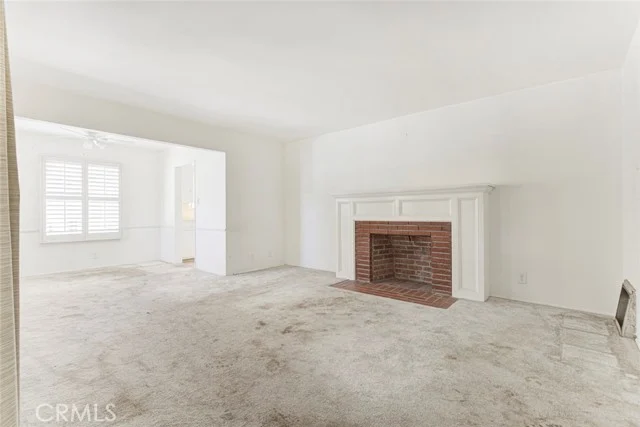 12922 Addison photo 4