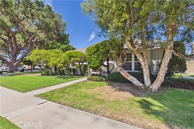1902 Lees Avenue photo 2