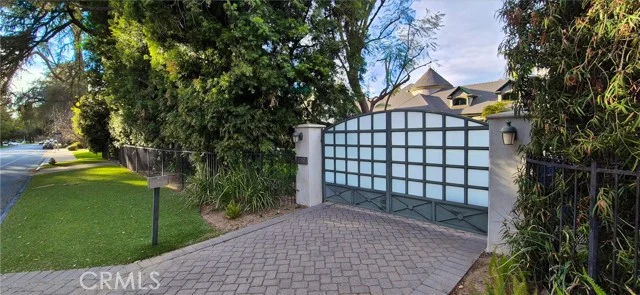 13157 Chandler Boulevard photo 4