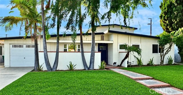 1417 Vuelta Grande, Long Beach