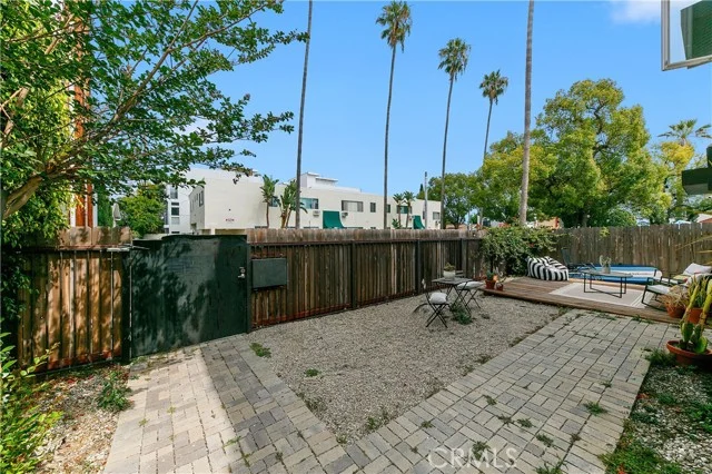 961 N St Andrews photo 2