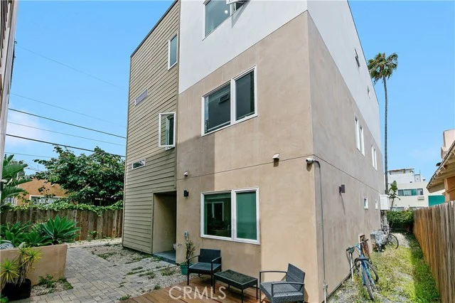 961 N St Andrews photo 5