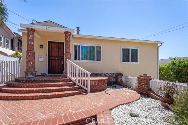 750 Sheldon Street photo 3