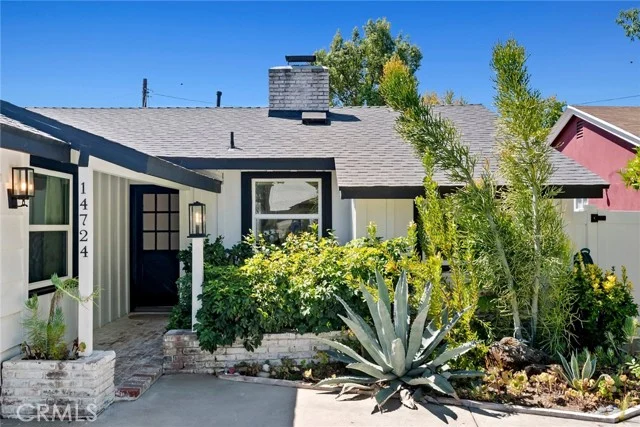 14724 Cumpston Street photo 3