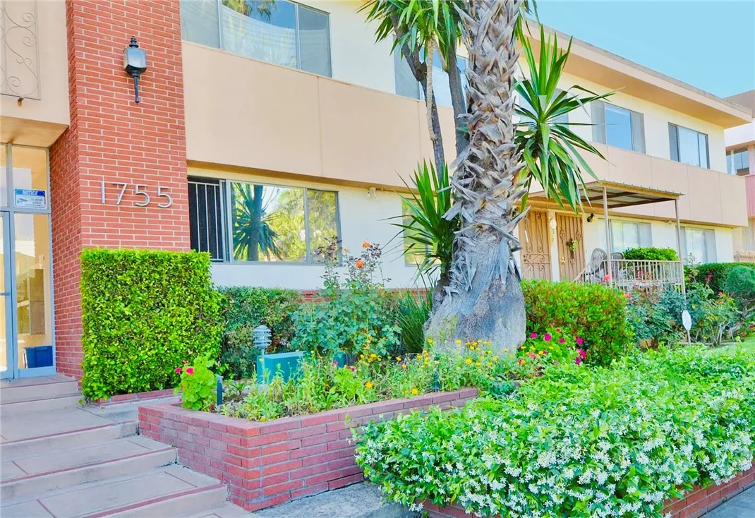 1755 N Berendo #28 photo 3