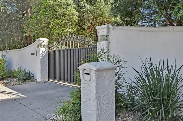 23130 Oxnard Street photo 2