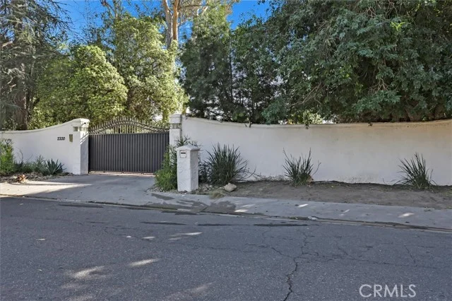 23130 Oxnard Street photo 3
