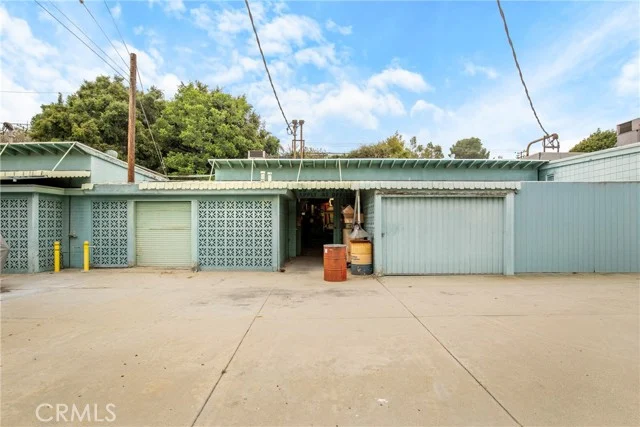 335 E Beach Avenue photo 4