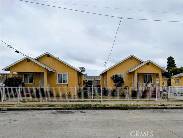 909 W Denni Street photo 2