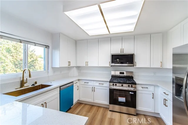 8851 Independence Avenue APT 33, Los Angeles